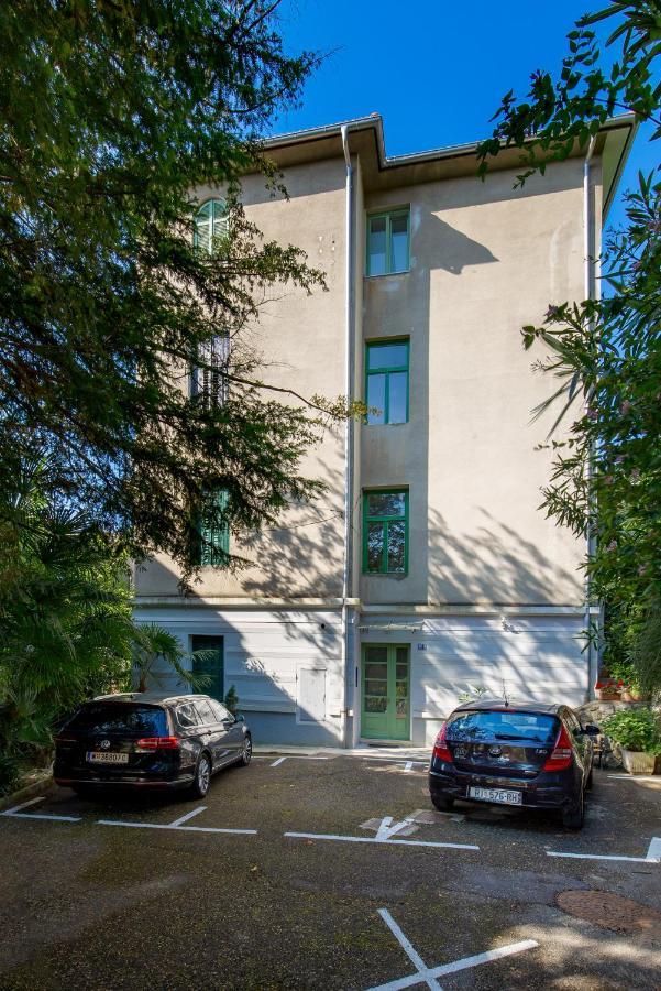 Ola Luxury Apartament *