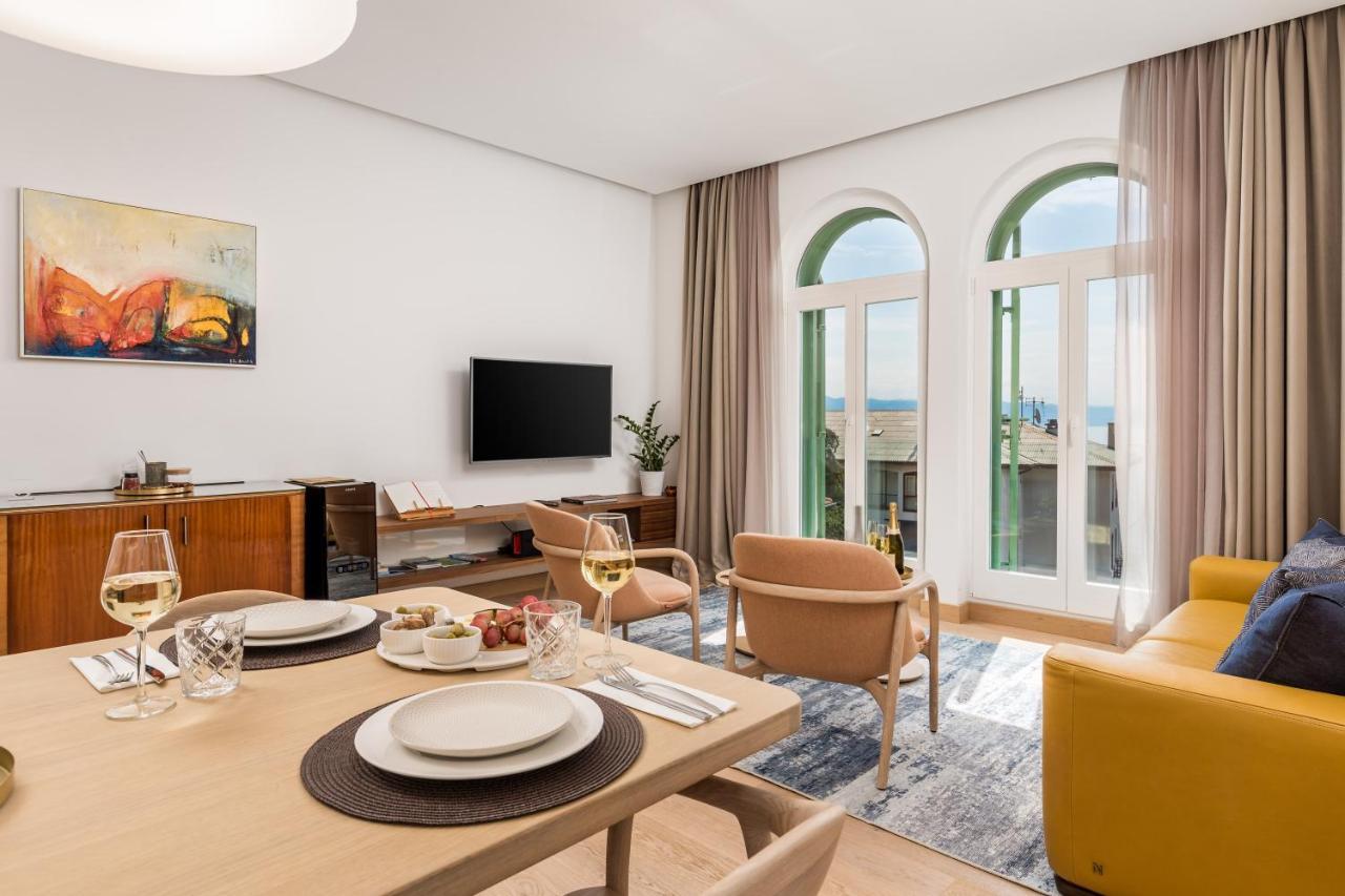 Ola Luxury Apartment *