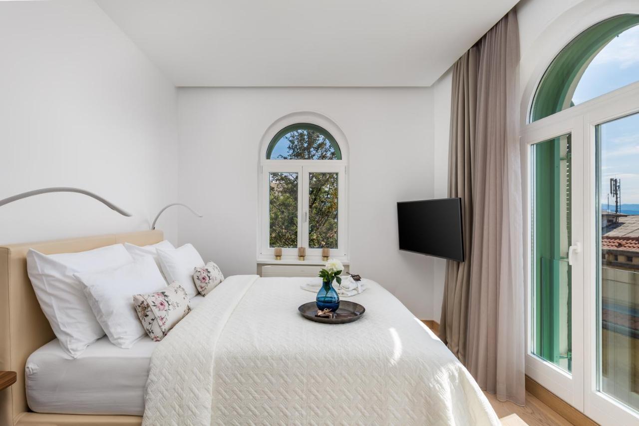 Ola Luxury Apartment *